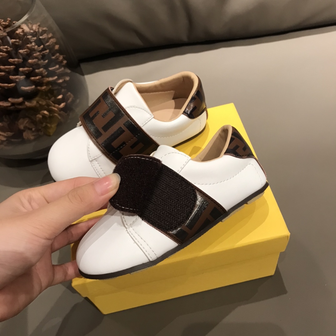 Children's shoes child